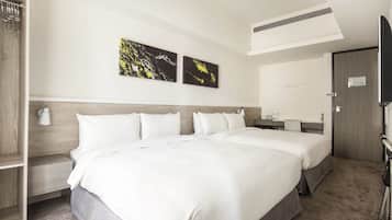 Down duvets, in-room safe, desk, blackout curtains