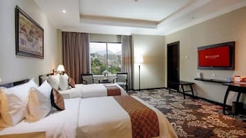 Business Room | Minibar, in-room safe, desk, soundproofing