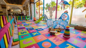 Tempat bermain anak – indoor