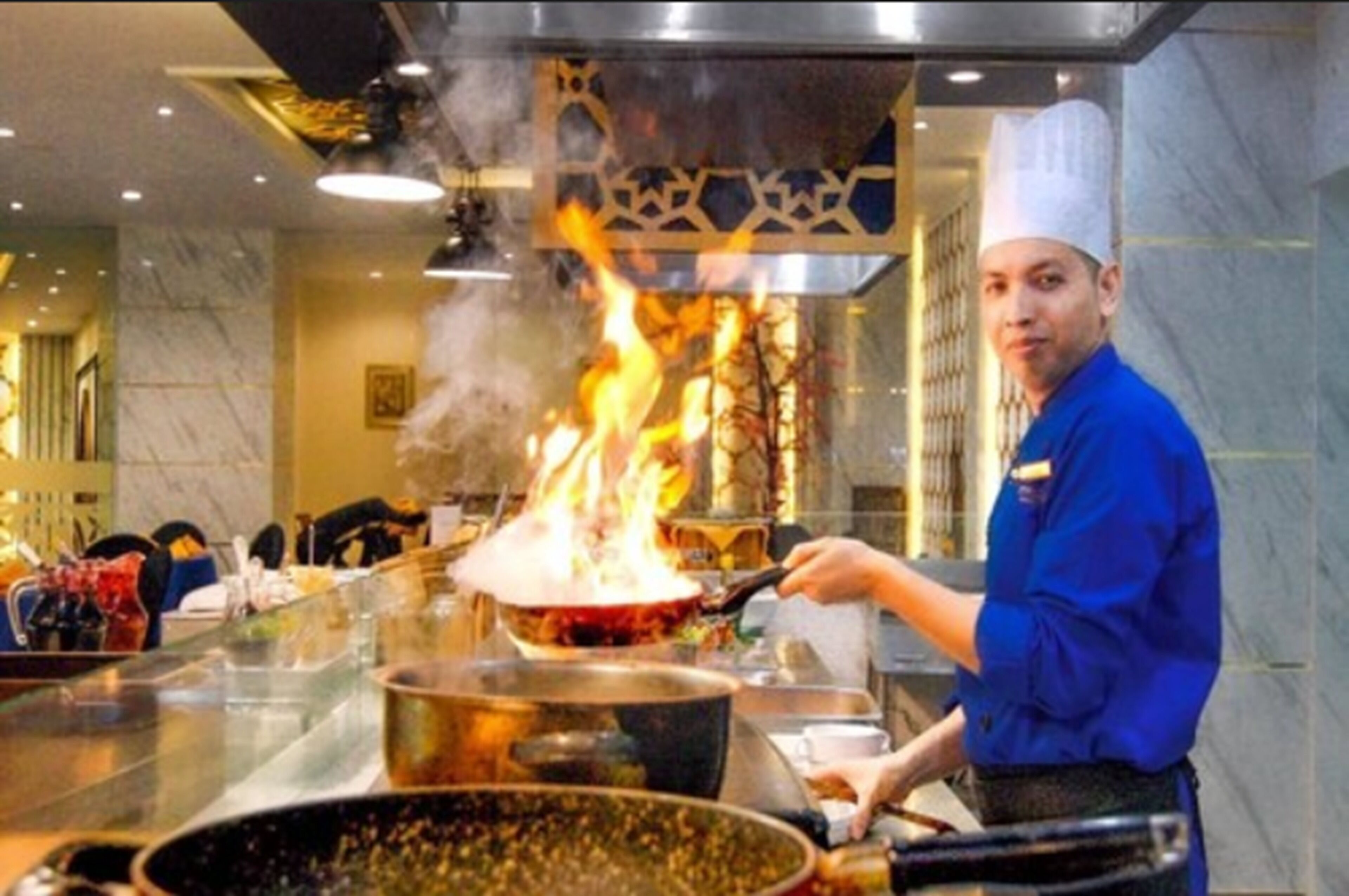 breakfast, lunch, dinner served; international cuisine