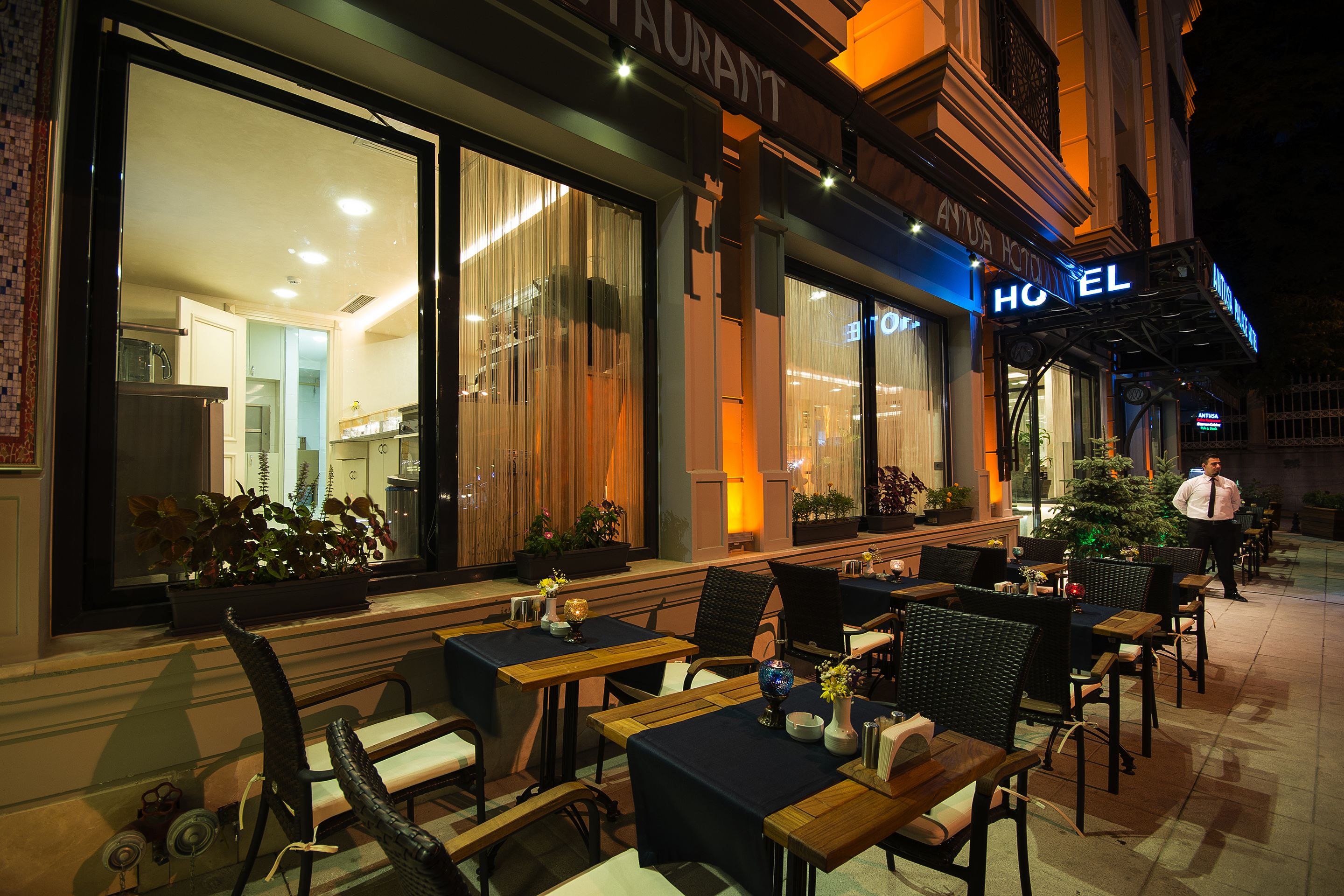 บริการอาหารเช้า อาหารกลางวัน อาหารเย็น, อาหารนานาชาติ