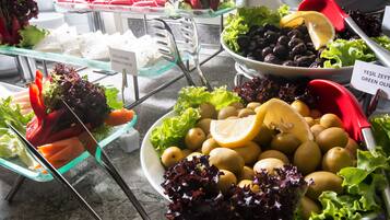 Free daily buffet breakfast