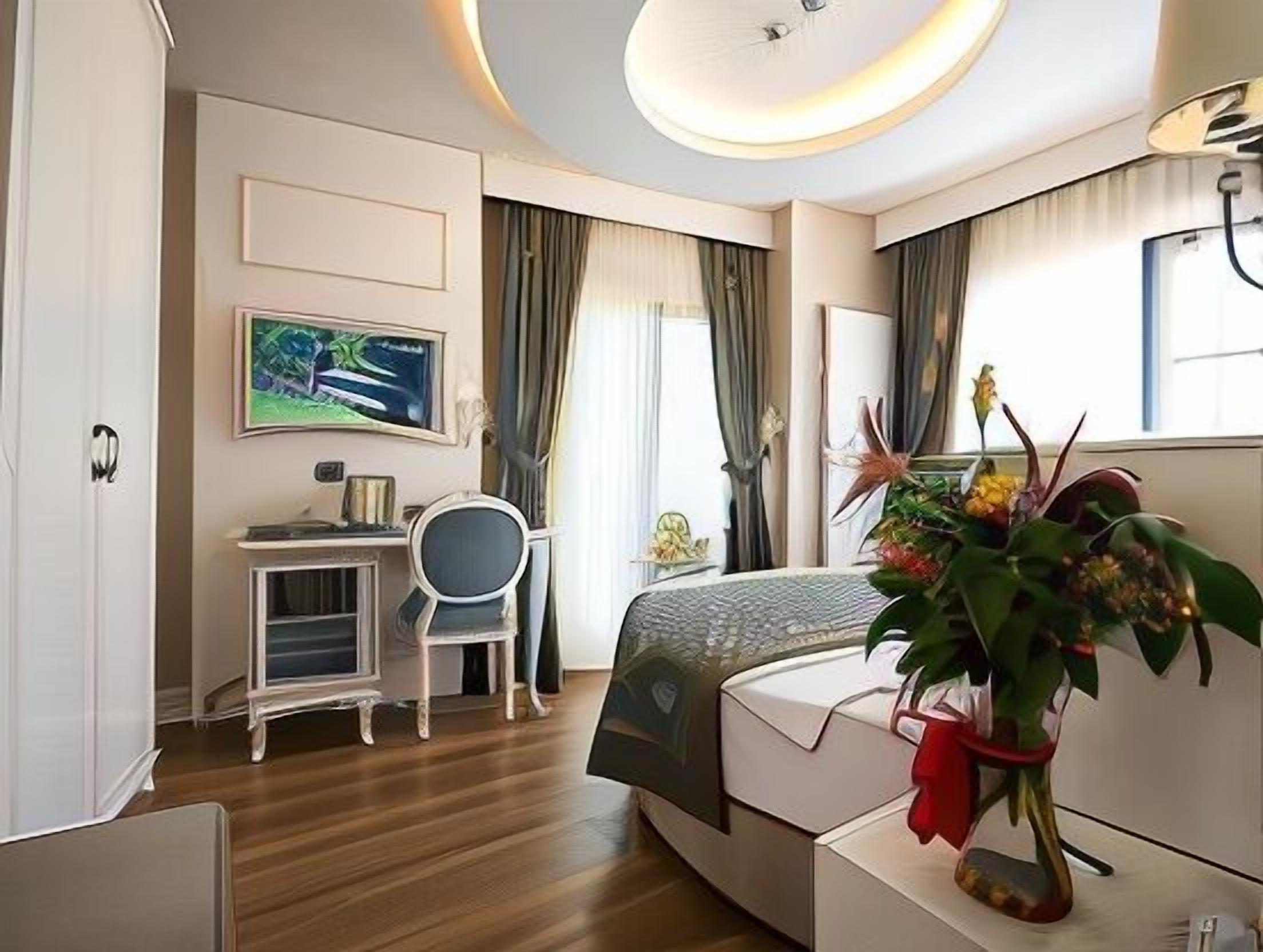 1 bedroom, premium bedding, minibar, in-room safe