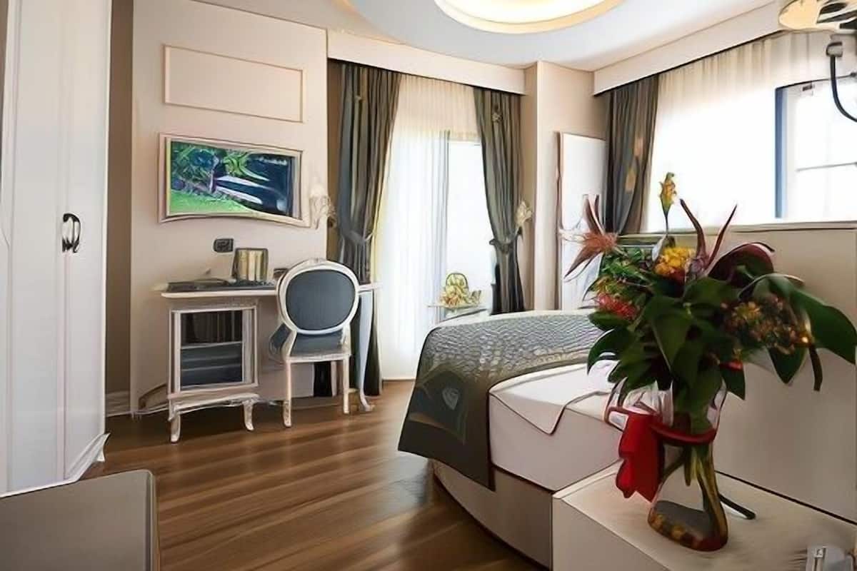1 bedroom, premium bedding, minibar, in-room safe