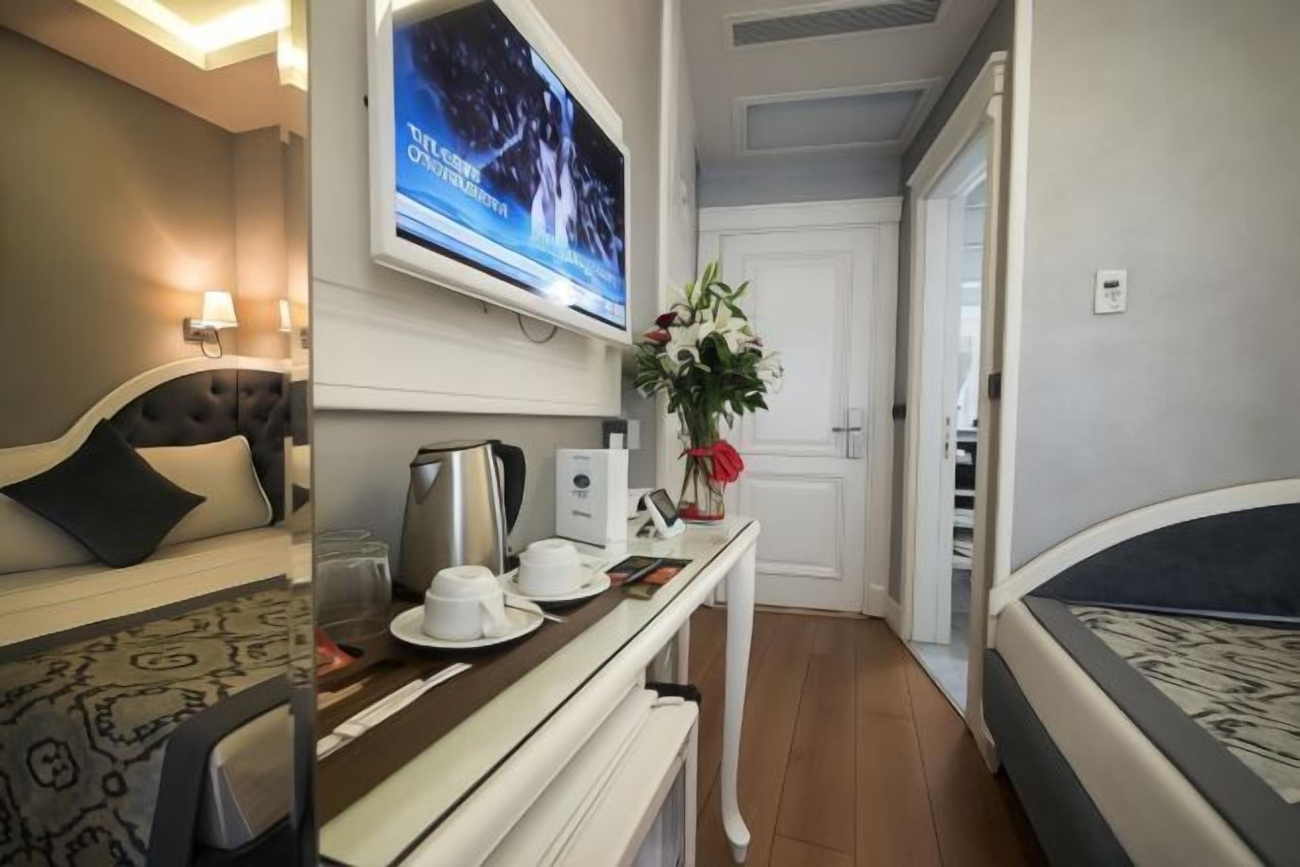 1 bedroom, premium bedding, minibar, in-room safe