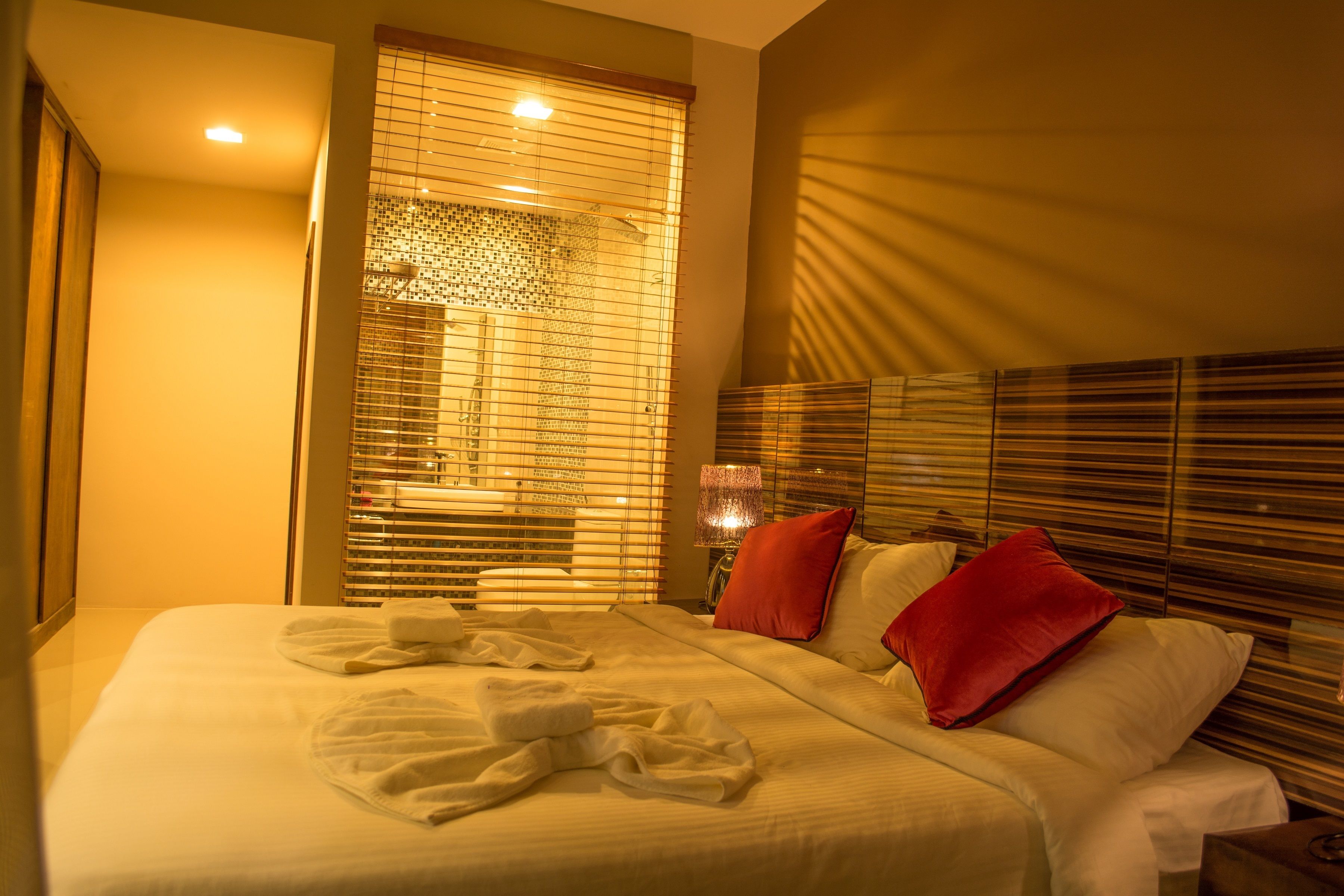 Habitació doble o amb dos llits individuals Deluxe, 1 llit de matrimoni gran, frigorífic | Roba de llit d'alta qualitat, minibar i caixa forta a l'habitació 