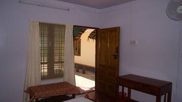 Non A/C Bamboo Cottage | Rollaway beds, free WiFi