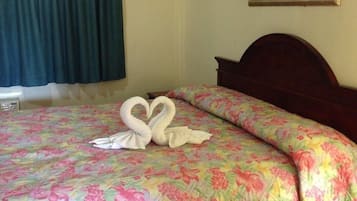 Family Suite, 1 King Bed, Non Smoking | Bed sheets