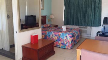 Standard Room, 1 Double Bed, Smoking | Bed sheets