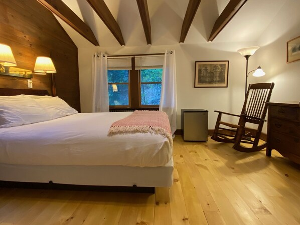 Deluxe Room, Multiple Beds | Hypo-allergenic bedding, down comforters, individually decorated - Whiteface Farm Adirondack Bed and Breakfast (Wilmington)