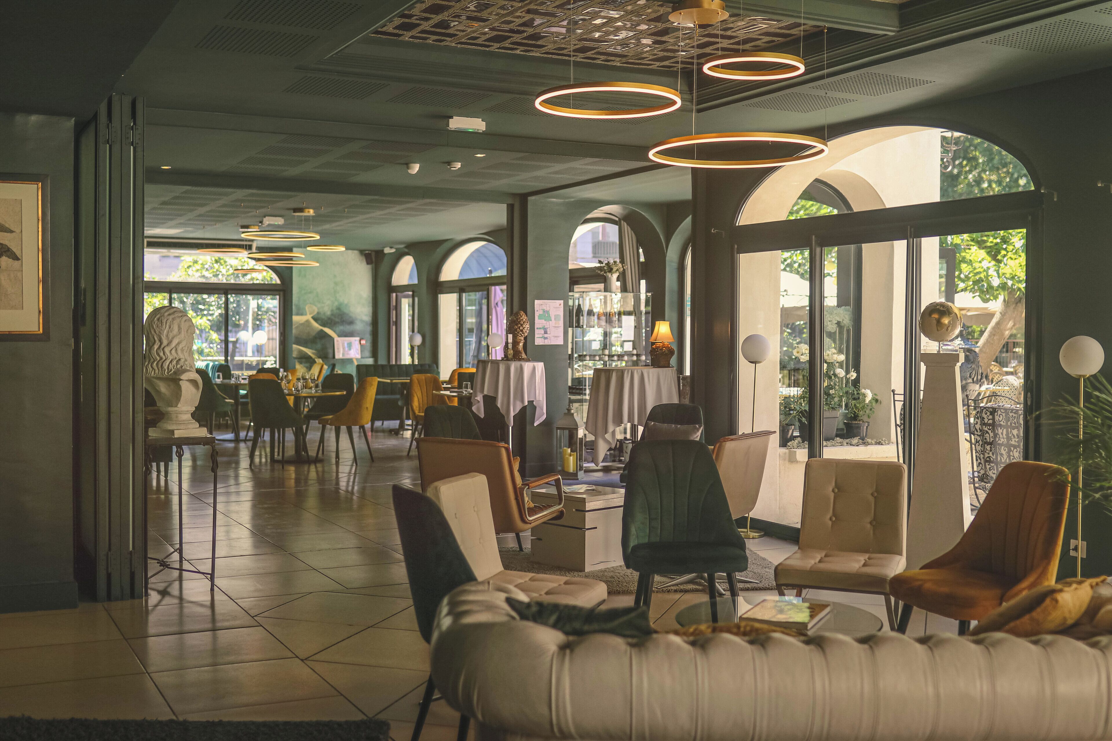 lunch and dinner served, french cuisine