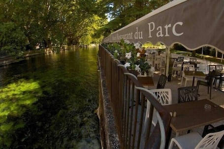 Exterior. Logis Hôtel Restaurant du Parc