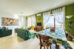 Appartement (3 Bedrooms) | Coin séjour