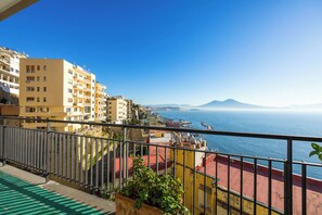 Apartment (3 Bedrooms) | Water view - Cahouse (Naples)