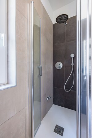 Apartment (2 Bedrooms) | Bathroom - Brombeis Double Bedroom Center by Napoliapartments (Naples)