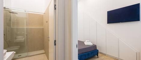 Appartement (1 Bedroom) | Badkamer | Een douche, een bidet