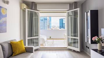 Appartamento (2 Bedrooms) | Area soggiorno | TV