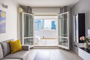 Căn hộ (2 Bedrooms) | Khu phòng khách | TV 
