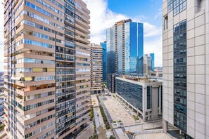 Pemandangan kota dari properti