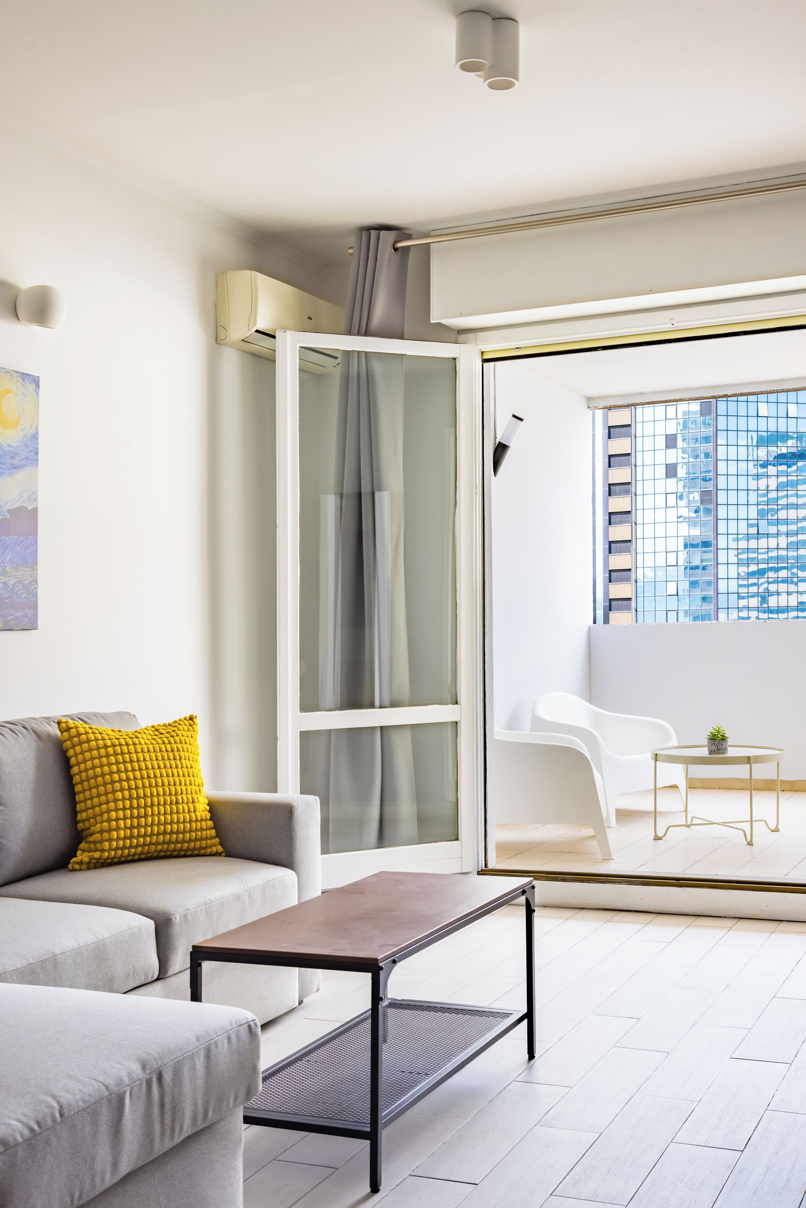 Apartment (2 Bedrooms) | Wohnbereich | Fernseher