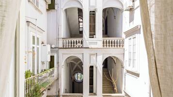 Apartamento (2 Bedrooms) | 2 quartos, espaço de trabalho para notebook, roupa de cama