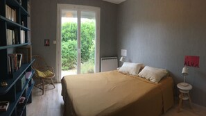3 makuuhuonetta, silitysrauta/-lauta, Wi-Fi, vuodevaatteet