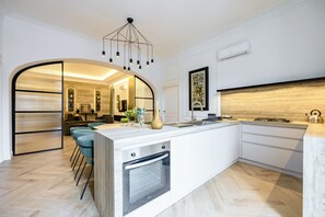 Apartment (3 Bedrooms) | Private kitchen | Oven, espresso maker, electric kettle - Chic Lifestyle Apartment (Naples)