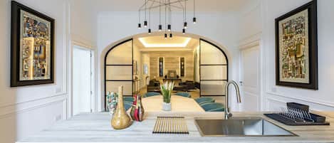 Apartment (3 Bedrooms) | Private kitchen | Oven, espresso maker, electric kettle