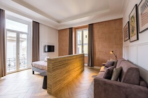 Apartment (3 Bedrooms) | 3 bedrooms, laptop workspace, iron/ironing board, bed sheets - Chic Lifestyle Apartment (Naples)