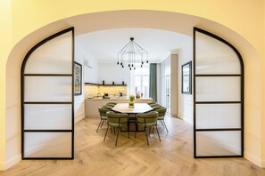 Apartment (3 Bedrooms) | Private kitchen | Oven, espresso maker, electric kettle - Chic Lifestyle Apartment (Naples)