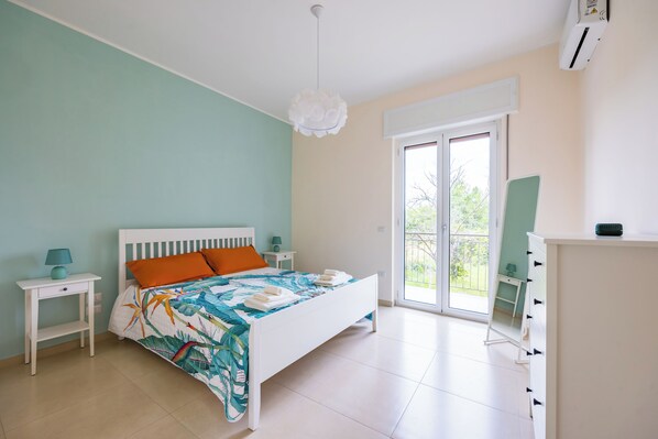 Apartamento (2 Bedrooms) | 2 dormitorios, espacio para trabajar con un portátil, ropa de cama