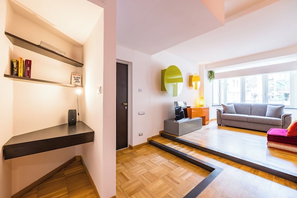 Huoneisto (2 Bedrooms) | Oleskelualue | 32–tuumainen televisio, jossa kaapelikanavat