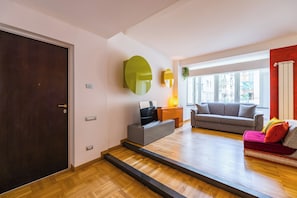Huoneisto (2 Bedrooms) | Oleskelualue | 32–tuumainen televisio, jossa kaapelikanavat