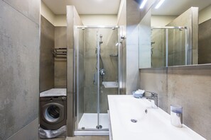 Lägenhet (2 Bedrooms) | Badrum | Dusch och bidé