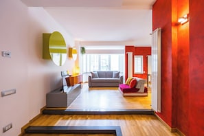 Huoneisto (2 Bedrooms) | Oleskelualue | 32–tuumainen televisio, jossa kaapelikanavat