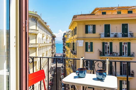 Quarto casal | Sacada. Holme Relais S. Lucia by Napoliapartments