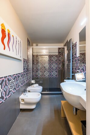 Apartment (2 Bedrooms) | Bilik Mandi | Pancuran mandi, bidet 