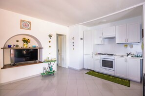 Huoneisto (2 Bedrooms) | Yksityinen keittonurkkaus | Uuni, espressokone