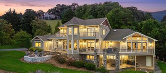 • 12-person spa hot tub, game room & gym 💦🎮 Private mountain-view suites, luxe design 🏔️🛌