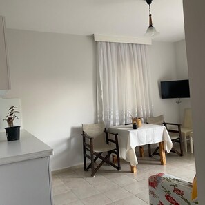 Habitación cuádruple familiar, vista a la ciudad | Wifi gratis