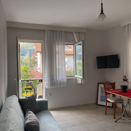 Family Quadruple Room, City View | Free WiFi