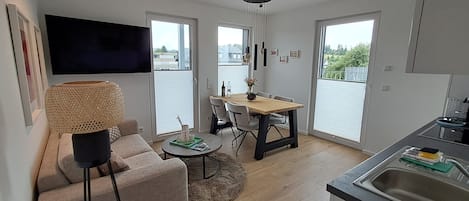 TV, fireplace, stereo