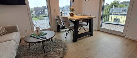 Fernseher, Stereoanlage