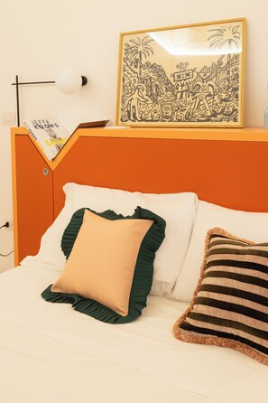 1 bedroom, bed sheets