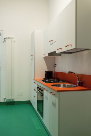 Room (1 Bedroom) | Private kitchenette | Stovetop, electric kettle, cookware/dishes/utensils