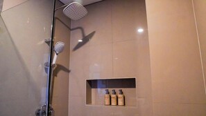 Double Room, Patio, Garden View | Bathroom | Shower, bidet, towels, toilet paper - Romansa Canggu (Canggu)
