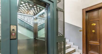 Red Comfort Flat Near Garibaldi Station