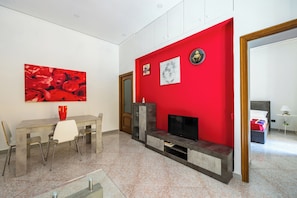 Apartment (2 Bedrooms) | Living area | TV - Red Comfort Flat Near Garibaldi Station (Naples)