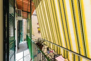 Appartement (2 Bedrooms) | Balcon