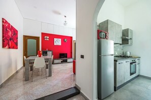 Apartment (2 Bedrooms) | Living area | TV - Red Comfort Flat Near Garibaldi Station (Naples)